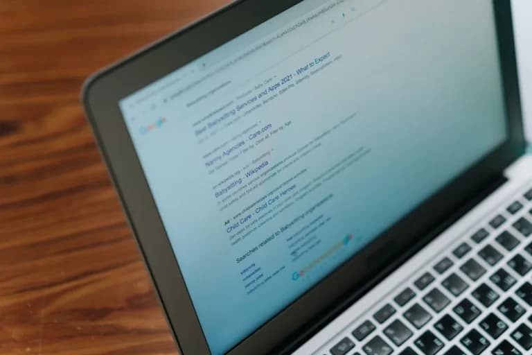 Presença digital: sua empresa existe de verdade para quem procura no Google?